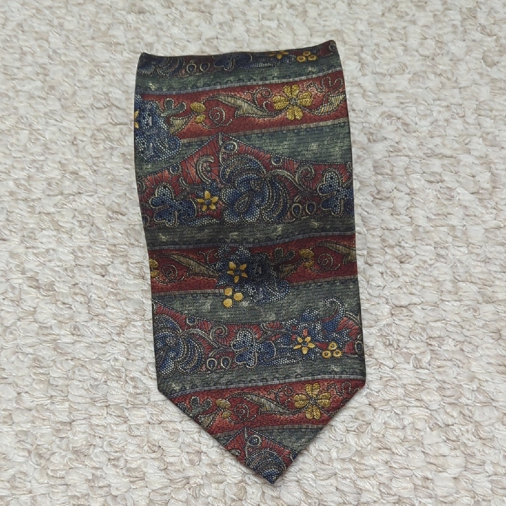 Bill Blass Red and Green Paisley Tie Classic Accessory